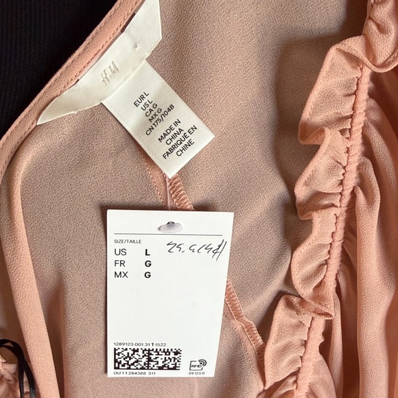 H&M Ruffled Cold Shoulder Blouse - Picture 3 of 3